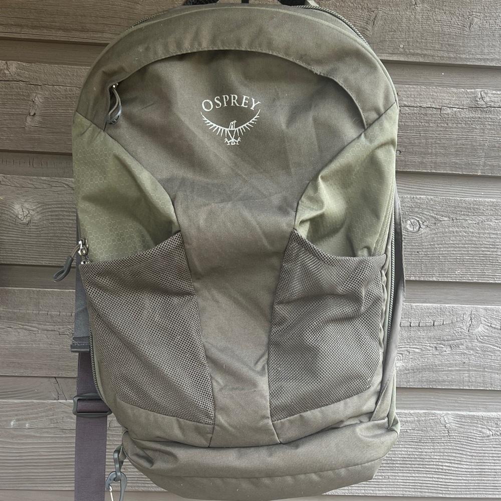 OSPREY Men's  Green Backpack/carry pack. Fairview 40